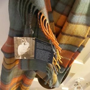 Johnstons of Elgin scarf NWT